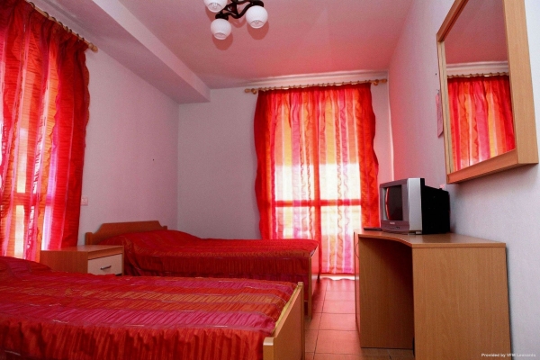HOTEL OAZ (Kryemëdhej)